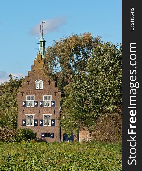 Castle Meeuwen is a 19th century castle in the small Dutch village of Meeuwen built on the foundations of the original castle from the year 1350.