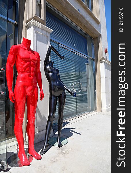 Mannequins invite to the sale event