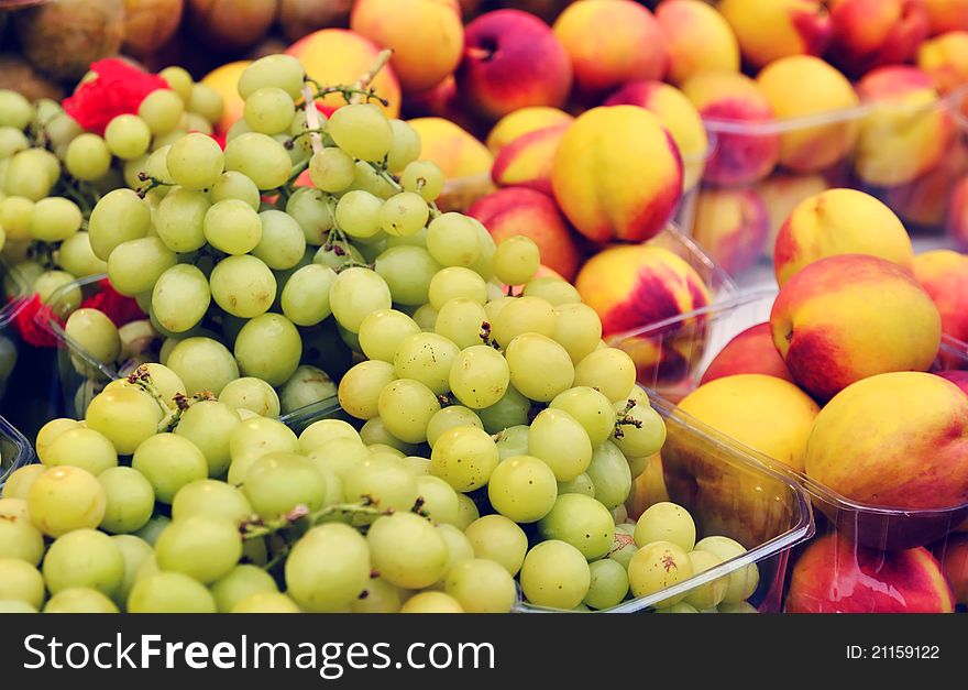 Grapes and peachs on market stand