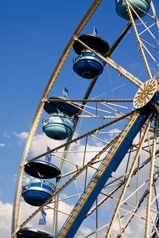Ferris Wheel Blue Cars, Blue Sky White Clouds Royalty Free Stock Photography Ferris Wheel Blue Cars, Blue Sky White Clouds Royalty Free Stock Photography