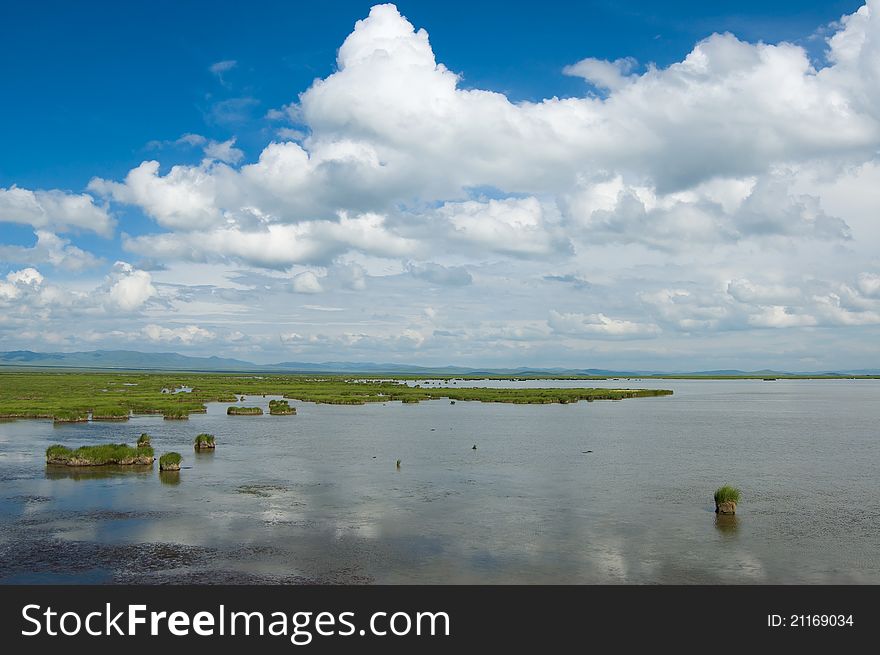 Huahu lake and plateau wetland, it is the beautiful natural scenery of qinghai-tibet plateau, Gansu China. Qinghai-tibet plateau is the highest and biggest plateau in the world. Huahu lake and plateau wetland, it is the beautiful natural scenery of qinghai-tibet plateau, Gansu China. Qinghai-tibet plateau is the highest and biggest plateau in the world.