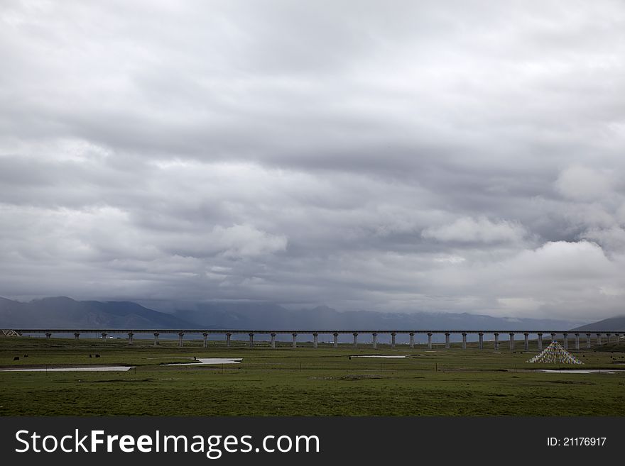 A railway bridge of the Qingzang railway. A railway bridge of the Qingzang railway