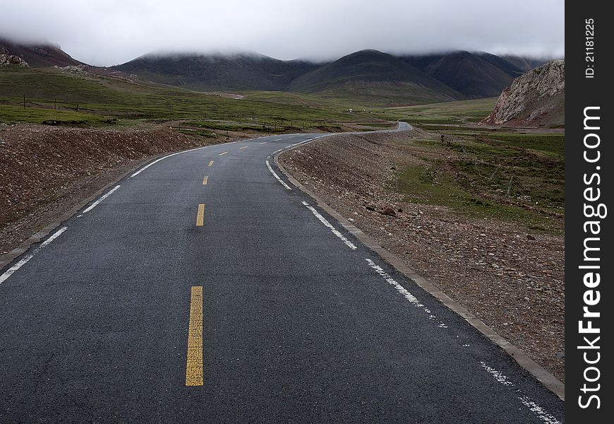 Plateau Highway near the Namtso Lake