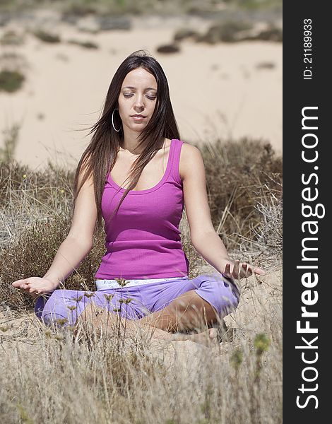 Young woman making yoga in a natural environmant. Young woman making yoga in a natural environmant