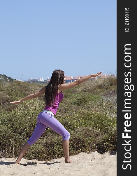 Young woman making yoga in a natural environmant. Young woman making yoga in a natural environmant