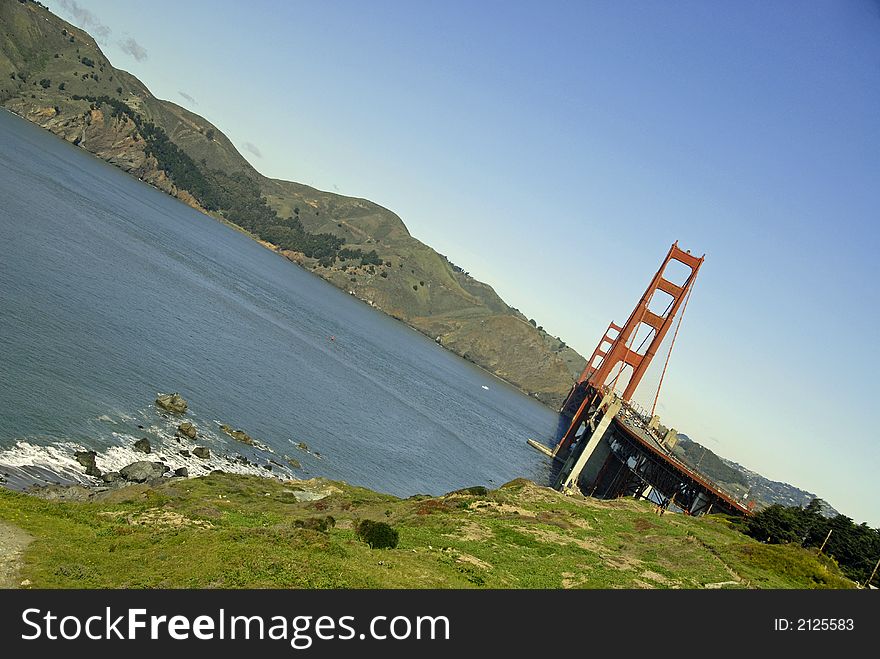 The San Francisco Golden Gate Bridge twisted. The San Francisco Golden Gate Bridge twisted