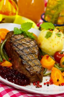 Gourmet Steak With Green Beans,Cherry Tomato,Cranb Royalty Free Stock Photography Gourmet Steak With Green Beans,Cherry Tomato,Cranb Royalty Free Stock Photography