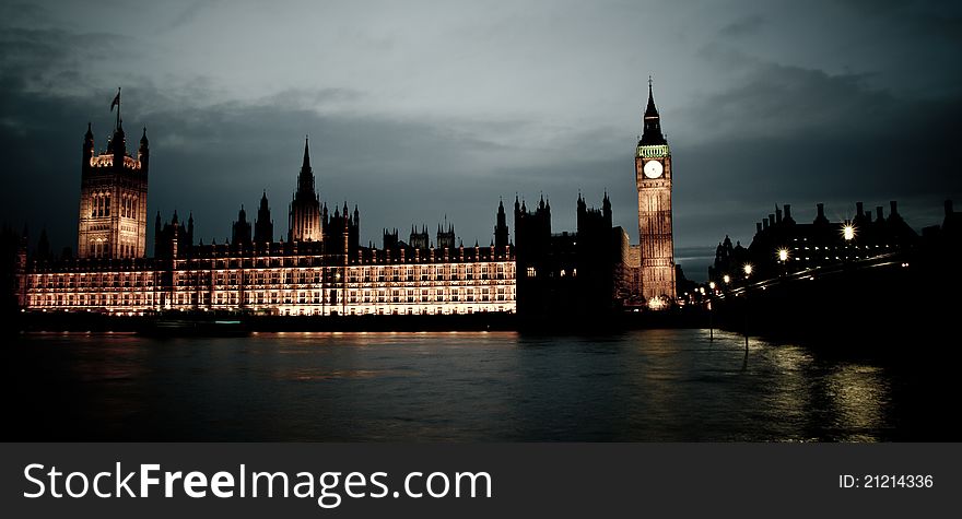 This image shows Westminster and Big Ben in night