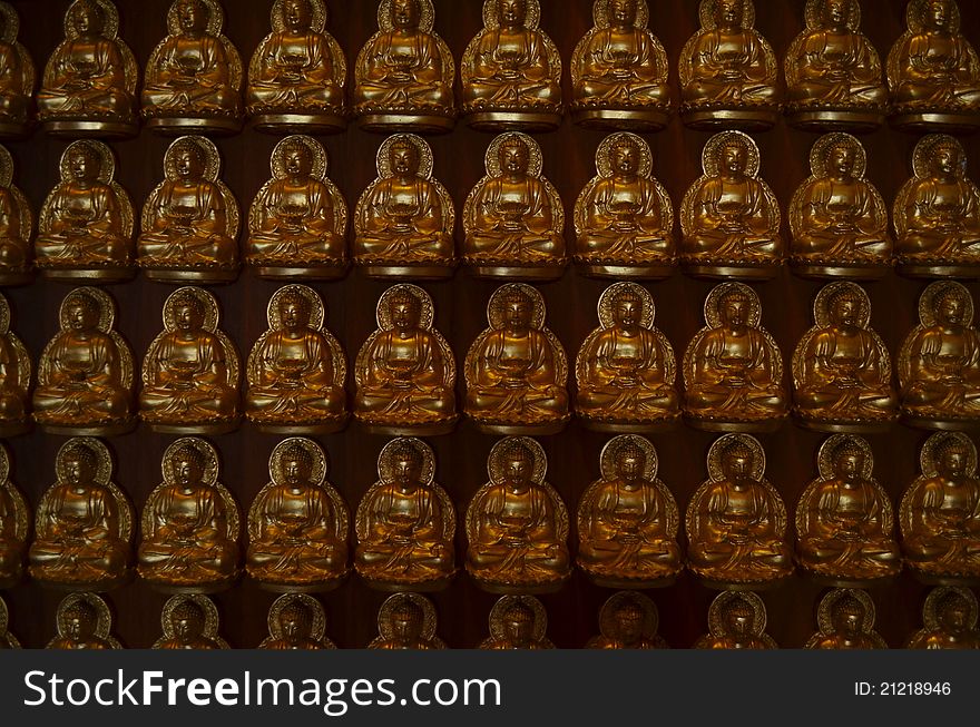 Golden buddha statue at Lengnoeiyi Chinese temple