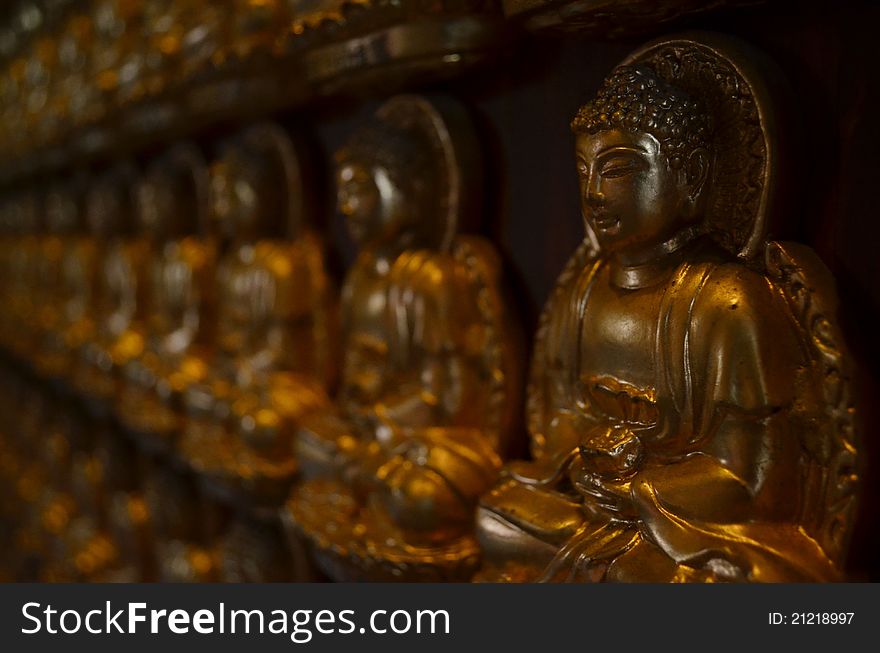 Golden buddha statue at Lengnoeiyi Chinese temple