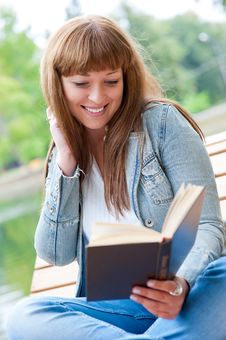 Young Woman Reading A Book Sitting On The Bench Royalty Free Stock Photos Young Woman Reading A Book Sitting On The Bench Royalty Free Stock Photos