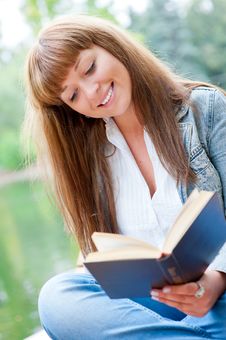 Young Woman Reading A Book Sitting On The Bench Stock Photography Young Woman Reading A Book Sitting On The Bench Stock Photography