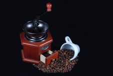 Coffee Wooden Grinder And Beans And White Cup Royalty Free Stock Photos Coffee Wooden Grinder And Beans And White Cup Royalty Free Stock Photos