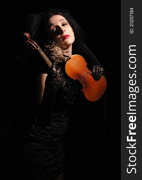 Lady with the broken violin