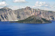 South Shore Crater Lake And Wizard Island Stock Photography South Shore Crater Lake And Wizard Island Stock Photography