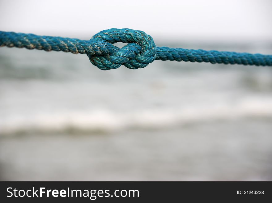 BacBackground to the rope by the sea