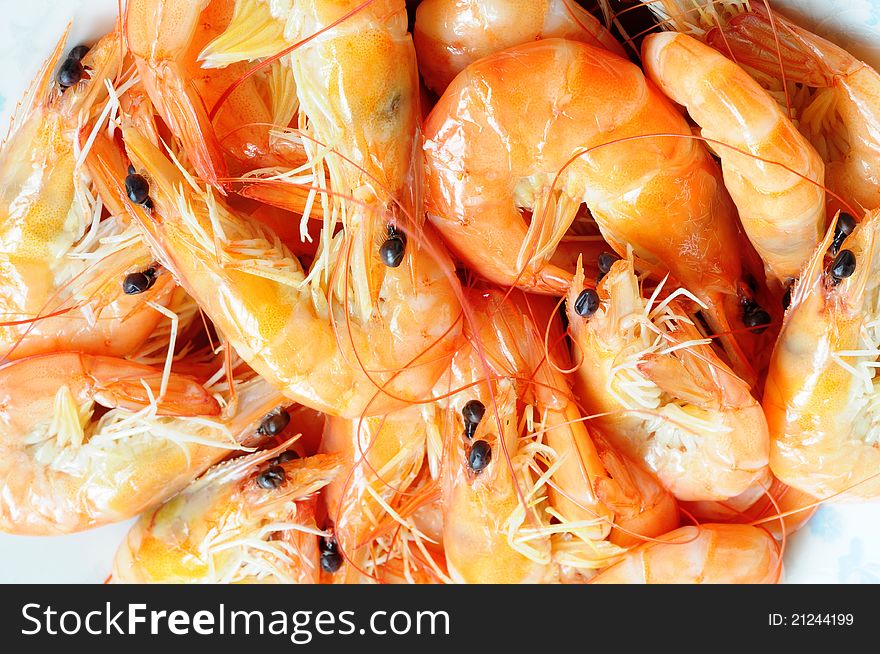 Many steamed raw shrimp in a pile