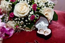 Wedding Bouquet And Wedding Rings Royalty Free Stock Photography Wedding Bouquet And Wedding Rings Royalty Free Stock Photography