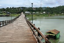Wooden Bridge And Floating Raft House Royalty Free Stock Images Wooden Bridge And Floating Raft House Royalty Free Stock Images