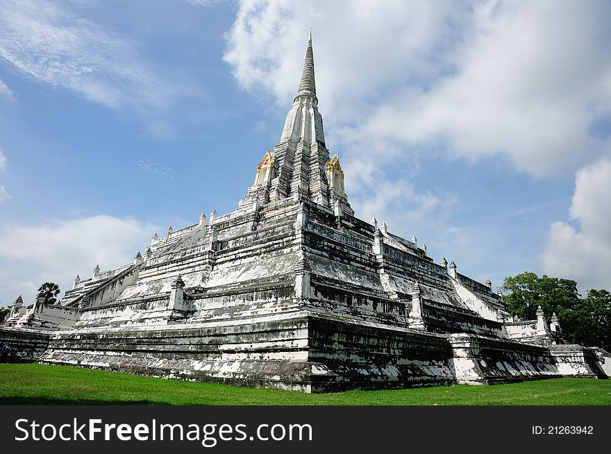 Phu khoa thong Pagoda ancient remains in Ayutthaya, Thailand. Phu khoa thong Pagoda ancient remains in Ayutthaya, Thailand