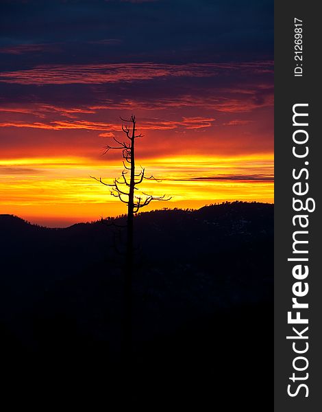 Sunset over the mountains in Yosemite. Sunset over the mountains in Yosemite