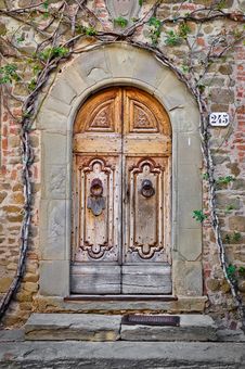 Old Wooden Door And Brick Wall Royalty Free Stock Images Old Wooden Door And Brick Wall Royalty Free Stock Images