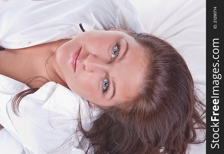 Beautiful girl lying on the snowy bed