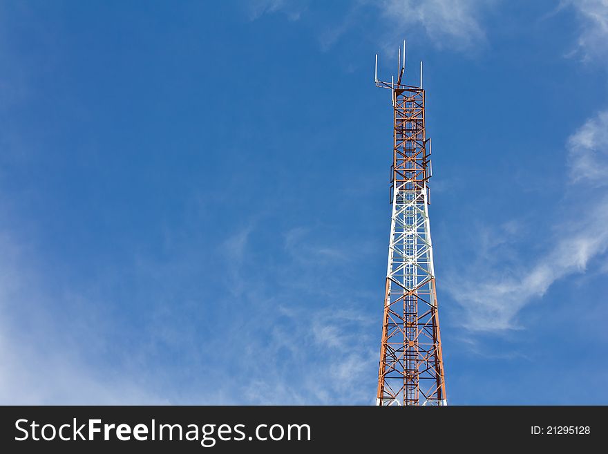 Antennas transmit and receive signals via satellite to use telecommuting. Antennas transmit and receive signals via satellite to use telecommuting.