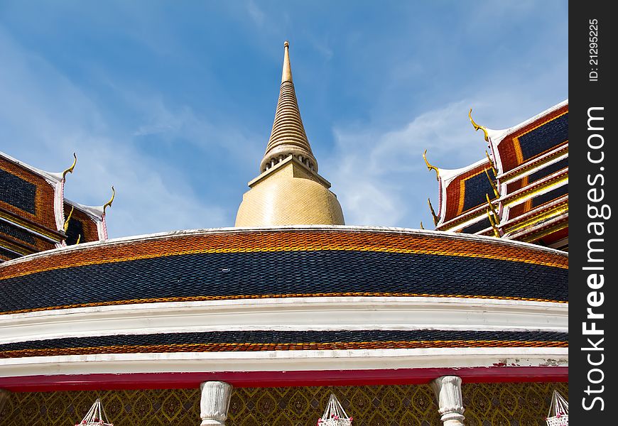 Wat Ratchabophit is a Buddhist temple located in Bangkok , Thailand . The temple was built during the reign of King Chulalongkorn (King Rama V). Wat Ratchabophit is a Buddhist temple located in Bangkok , Thailand . The temple was built during the reign of King Chulalongkorn (King Rama V).