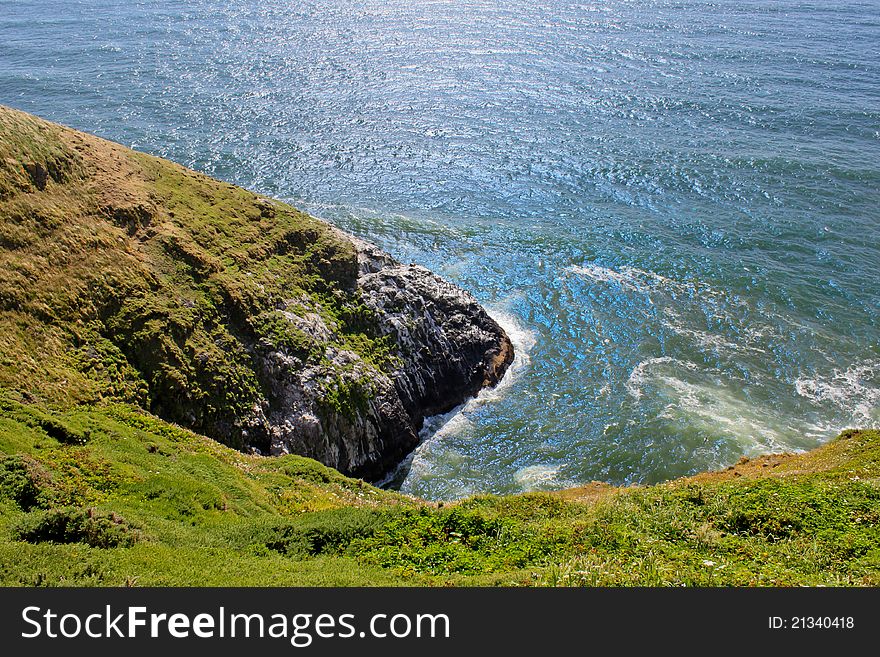 Cliff view of the ocean along the Oregon coast