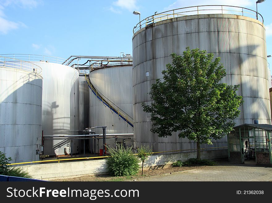 Industry, steel tanks und buildings