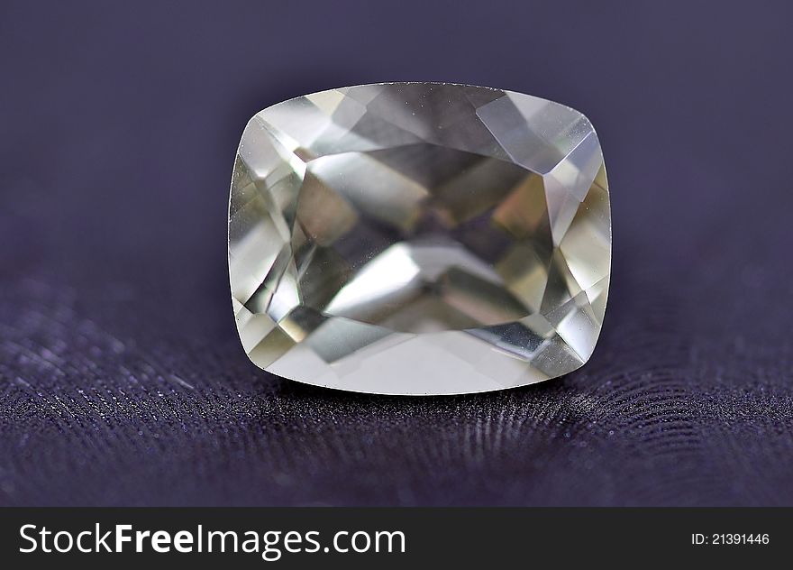 A rectangular lemon quartz semi precious gem. A rectangular lemon quartz semi precious gem