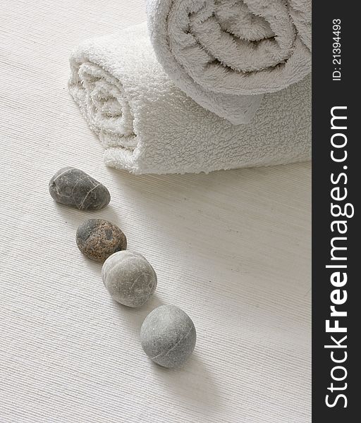 Cobbles with white towels