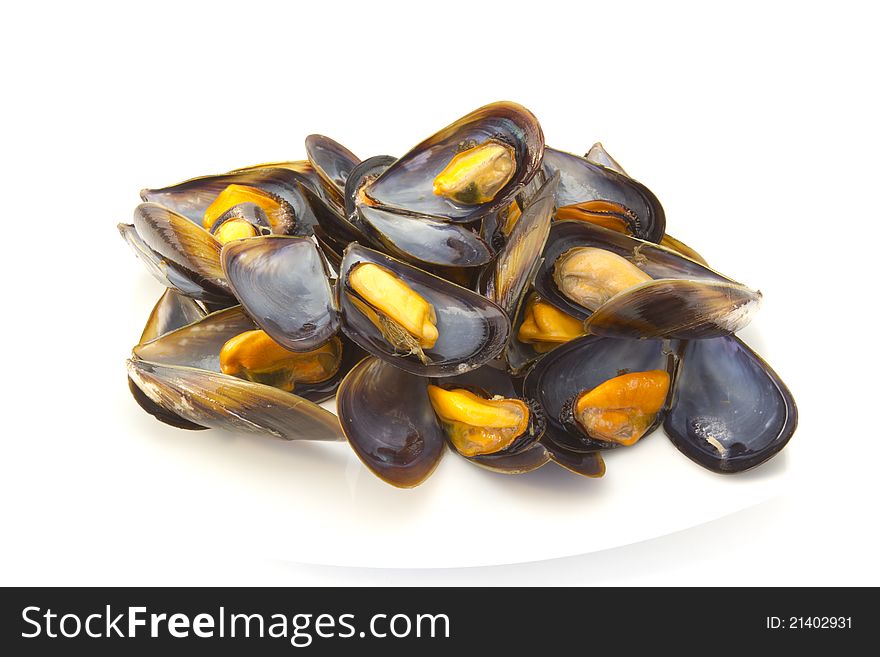 Plate of steamed mussels to eat a snack