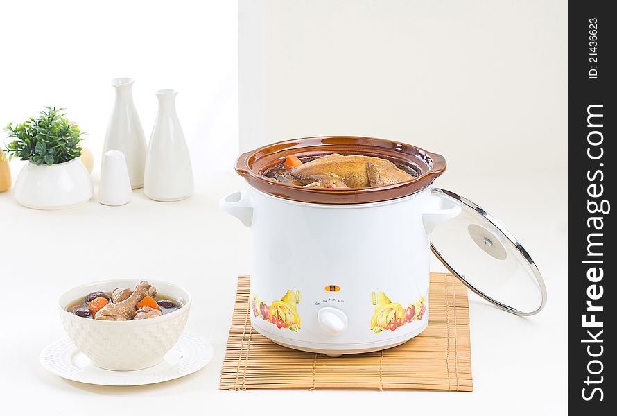 Electric casserole pot for beef chickens or food cooking