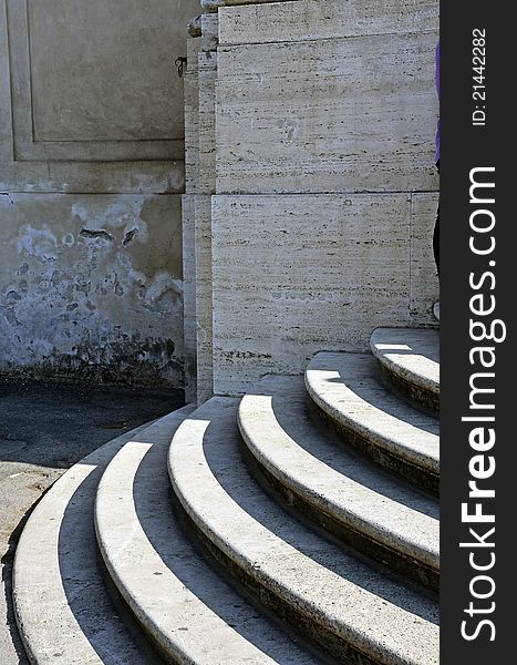 Round stairs in front of a marble building