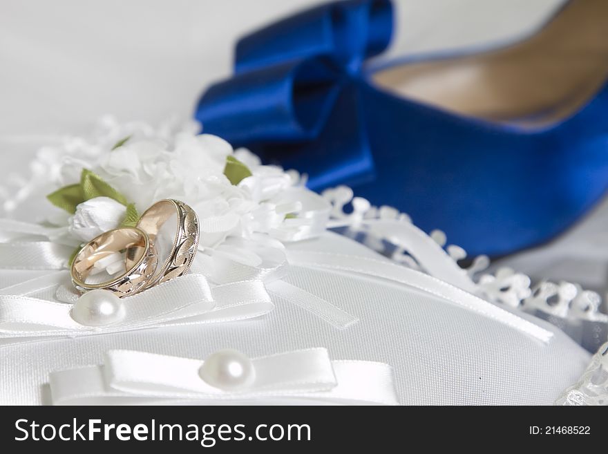 Wedding rings on white pillow