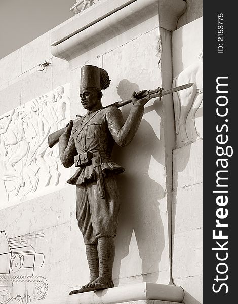 World war monument soldier is a photo of a monument dedicate to fallen in Africa war. It is a Sicilian monument in Siracuse city.