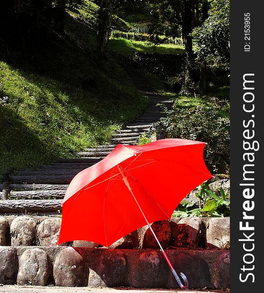Put an umbrella on the mountain path
