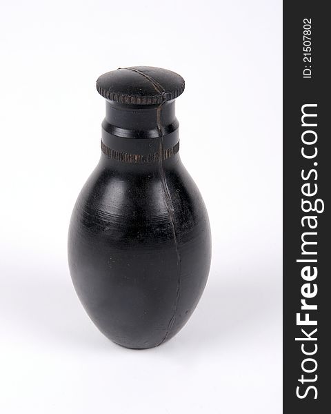 Yugoslavian rubber training grenade. It has the same weight as a live grenade without the danger of an explosive charge, ideal for recruit training. Yugoslavian rubber training grenade. It has the same weight as a live grenade without the danger of an explosive charge, ideal for recruit training.