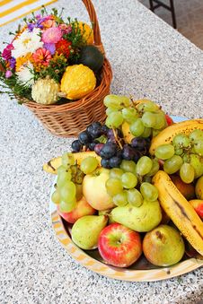 Flower Basket And Fruit Plateau Royalty Free Stock Photos Flower Basket And Fruit Plateau Royalty Free Stock Photos