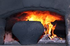 Cooking In The Oven Royalty Free Stock Images Cooking In The Oven Royalty Free Stock Images