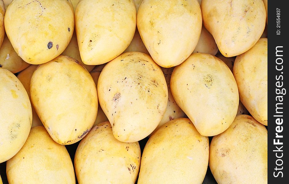 Thai ripe mango pile at market