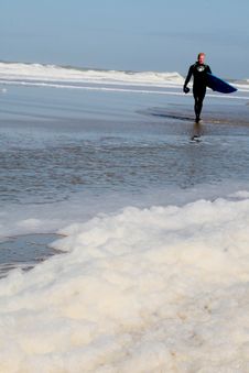 Young Man Going To Surf Royalty Free Stock Images Young Man Going To Surf Royalty Free Stock Images