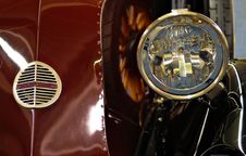 Headlight And Front Grill Royalty Free Stock Photos Headlight And Front Grill Royalty Free Stock Photos