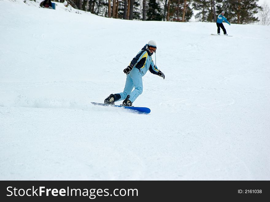 A girl on the snowboard