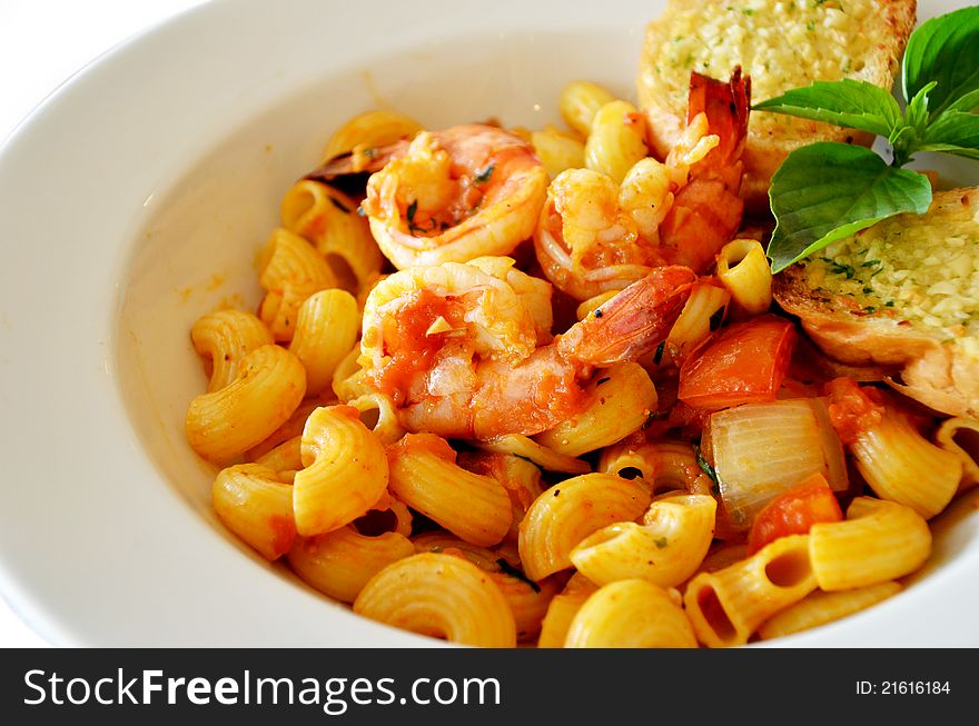 A delicious macaroni & shrimp and garlic bread