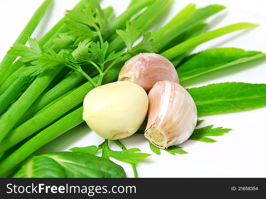 Large garlic cloves, put on the onion and celery