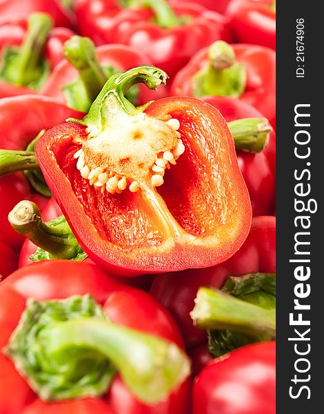 Single cut bell pepper on top of bell pepper bunch