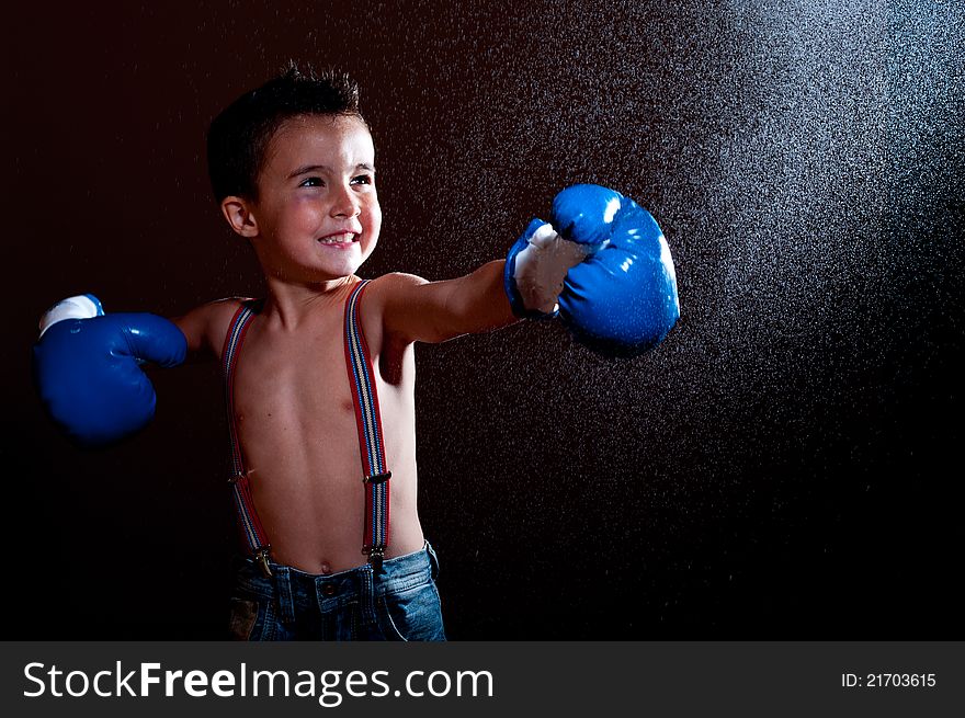 Little wet puncher makes lucky strike with water splash